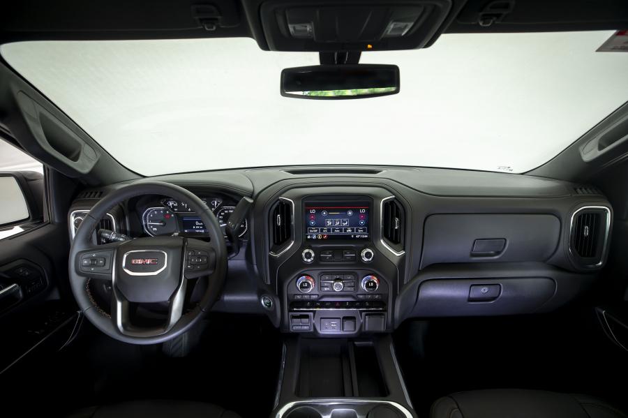 Торпедо GMC Sierra AT4 Regular Cab 2019 года  (UAE) (фото 7 из 8)